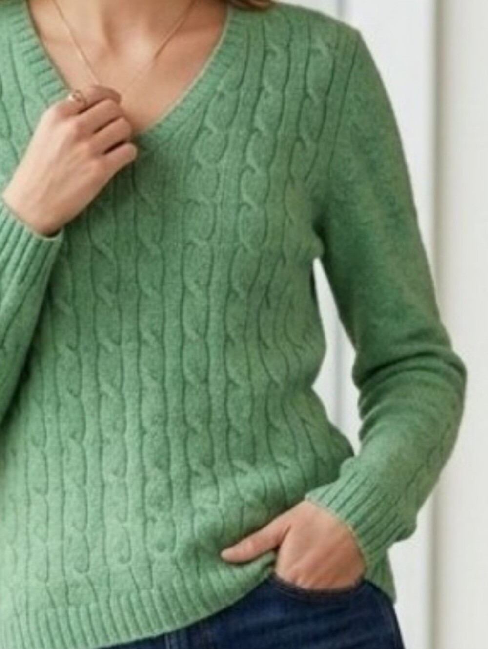 Pearls & Cashmere Green 100% Cashmere Classic V-Neck Cable Knit Sweater Size M